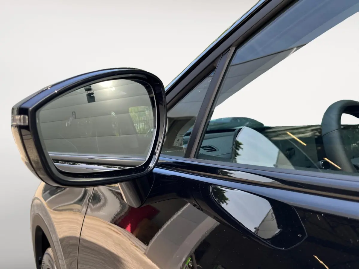 Premium 61 kWh | Nieuw uit voorraad leverbaar |360 camera | Leder | Stoelverwarming en stoelverkoeling | Carplay |