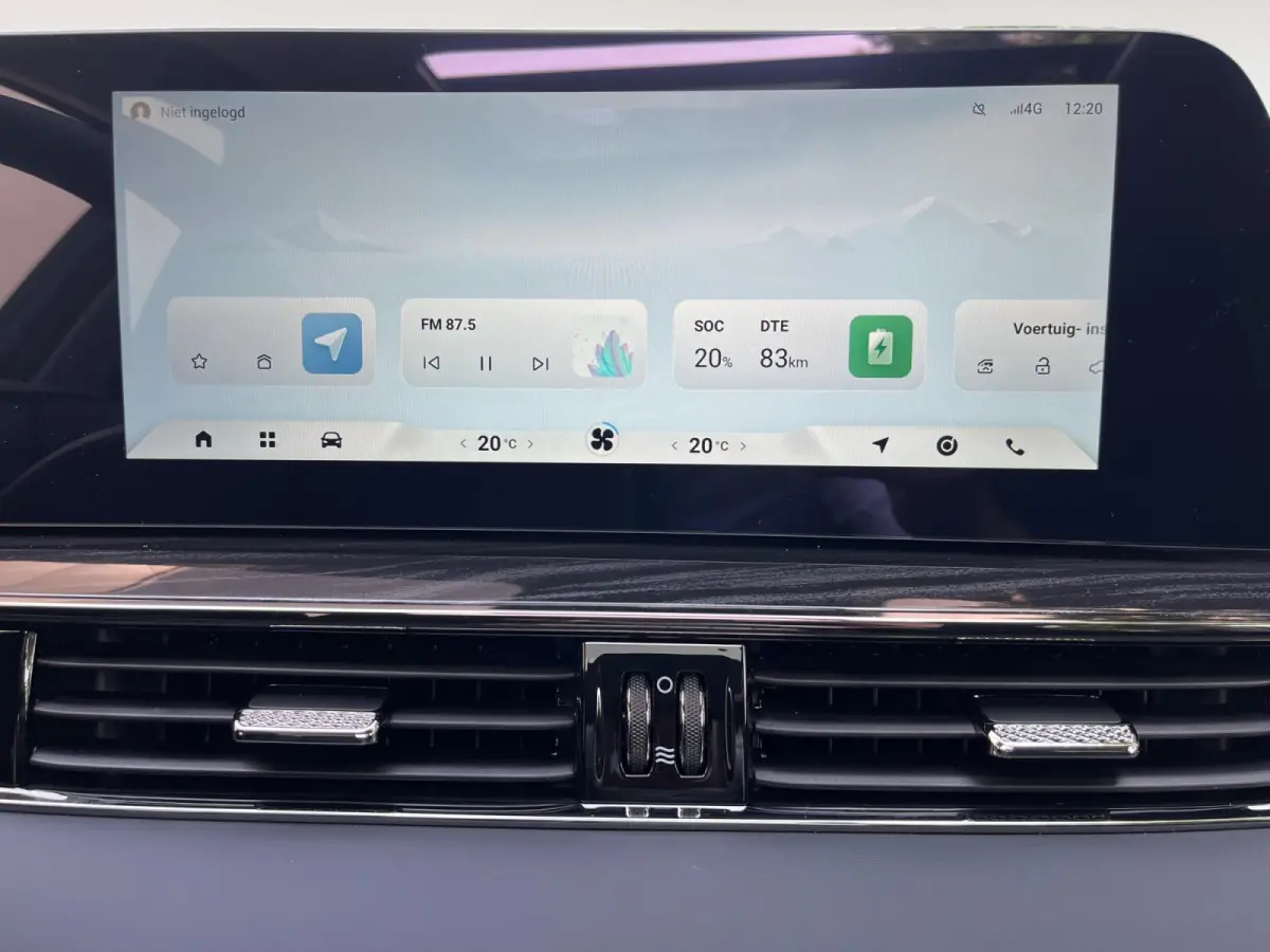 Premium 61 kWh | Nieuw uit voorraad leverbaar |360 camera | Leder | Stoelverwarming en stoelverkoeling | Carplay |