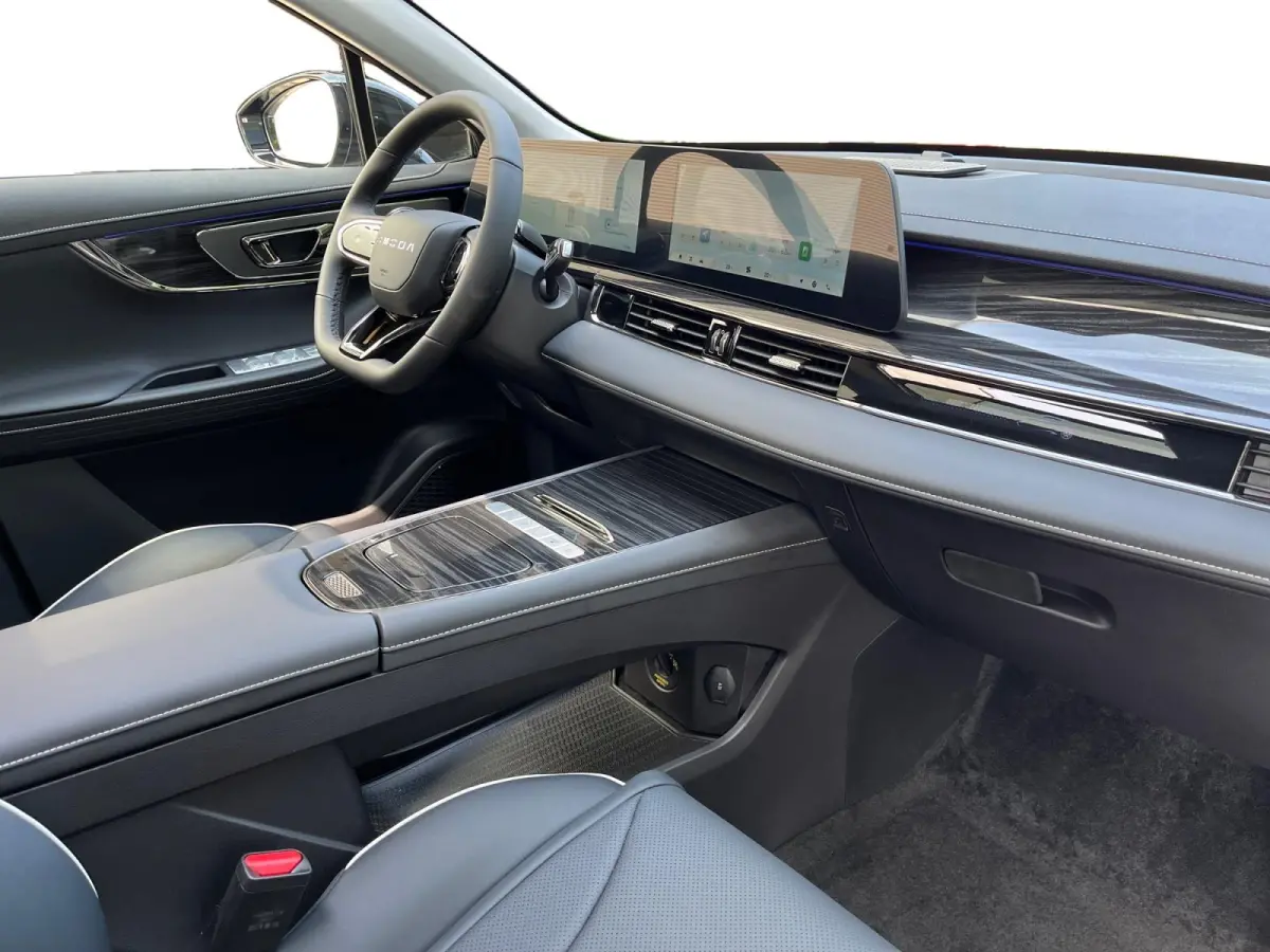 Premium 61 kWh | Nieuw uit voorraad leverbaar |360 camera | Leder | Stoelverwarming en stoelverkoeling | Carplay |