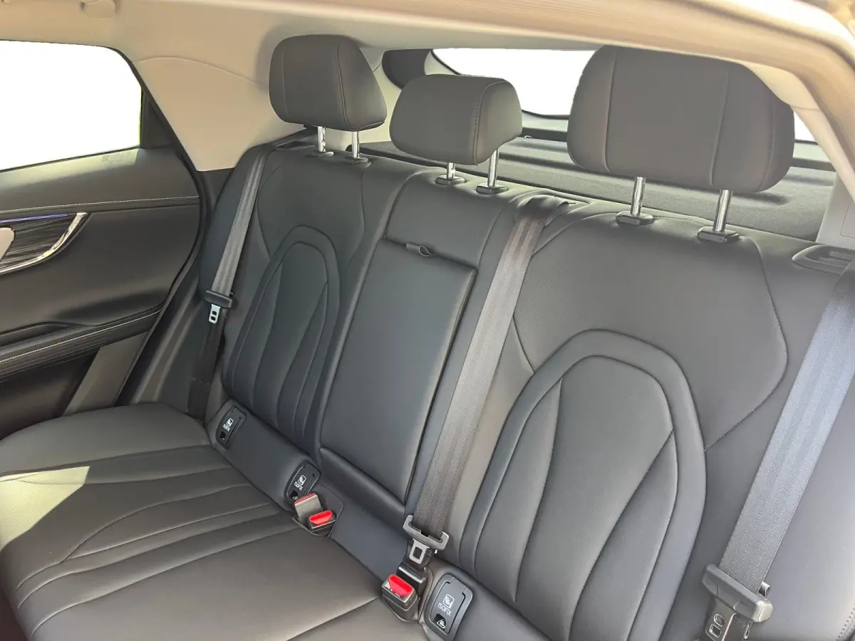 Premium 61 kWh | Nieuw uit voorraad leverbaar |360 camera | Leder | Stoelverwarming en stoelverkoeling | Carplay |