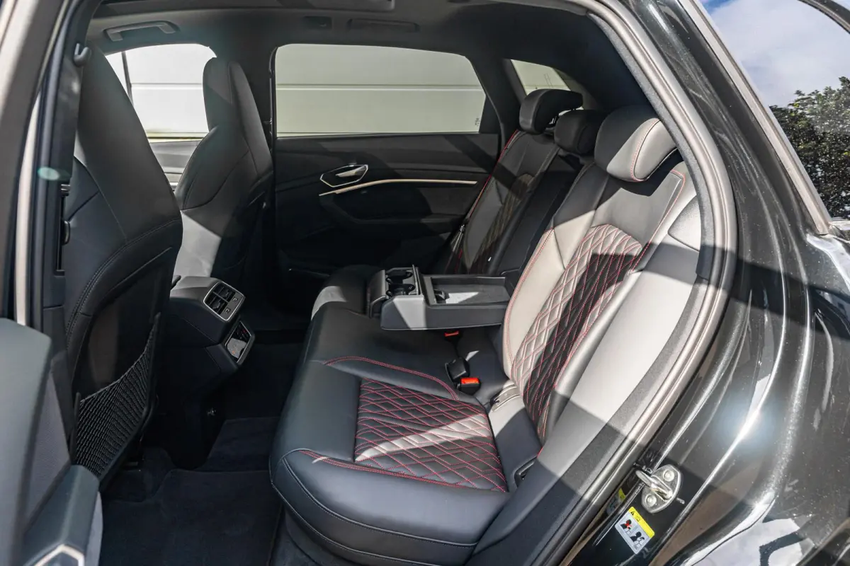 SQ8 503pk Quattro 115 kWh | Panoramadak | B&O Premium 3d | Elec. Sportstoel Plus | Keyless | Head-up | Leder | Trekhaak