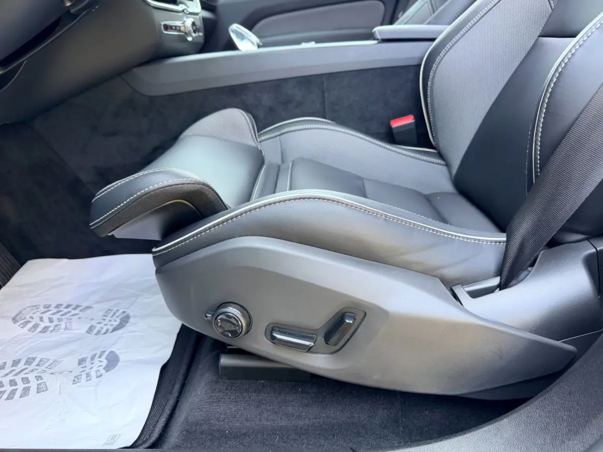 2.0 T6 Plug-in hybrid AWD Plus Black Edition | PANO | H/K | MEMORY | ACC | 21 INCH | 1E EIG | FABRIEKSGARANTIE