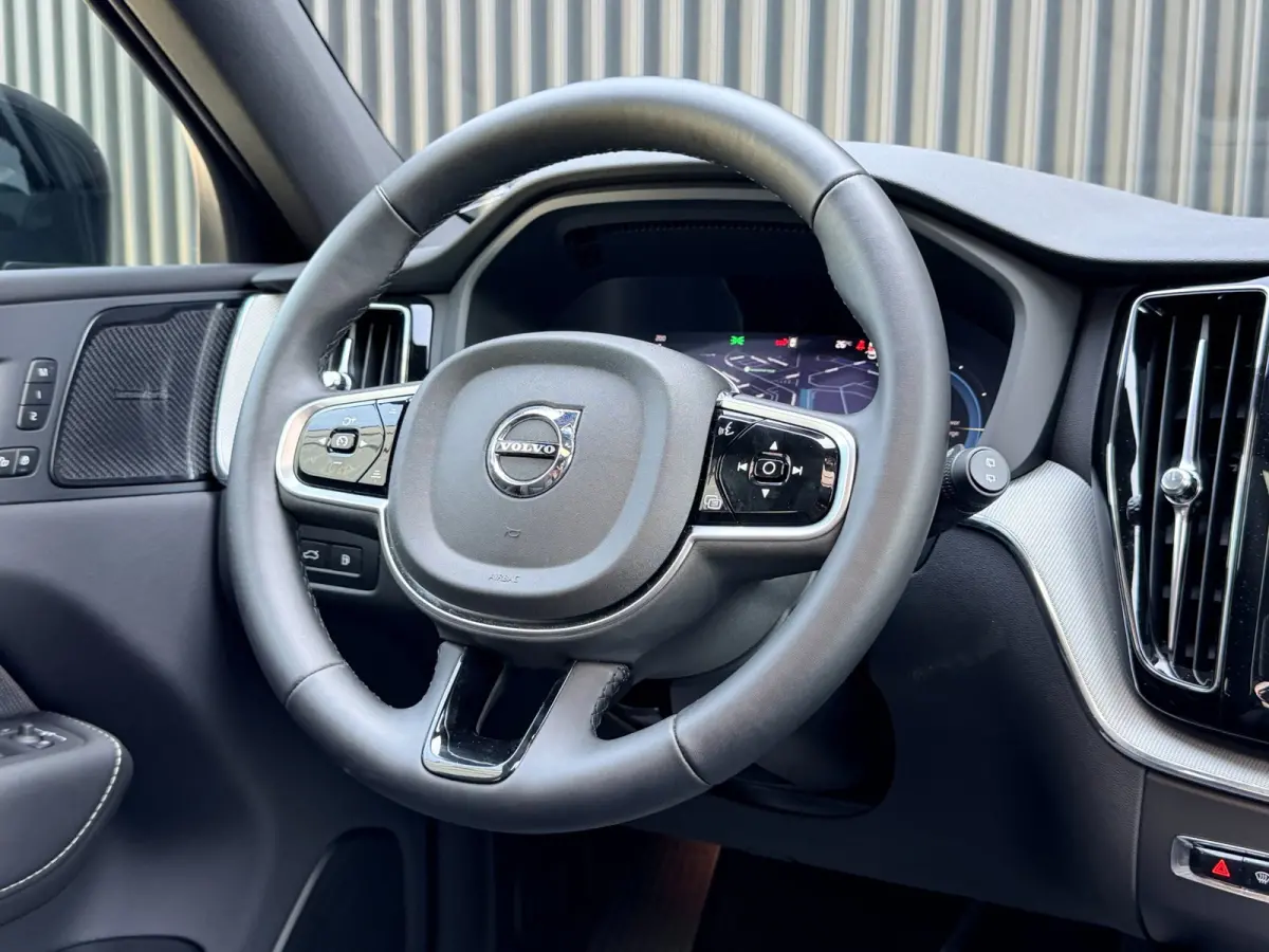 2.0 T6 Plug-in hybrid AWD Plus Black Edition | PANO | H/K | MEMORY | ACC | 21 INCH | 1E EIG | FABRIEKSGARANTIE