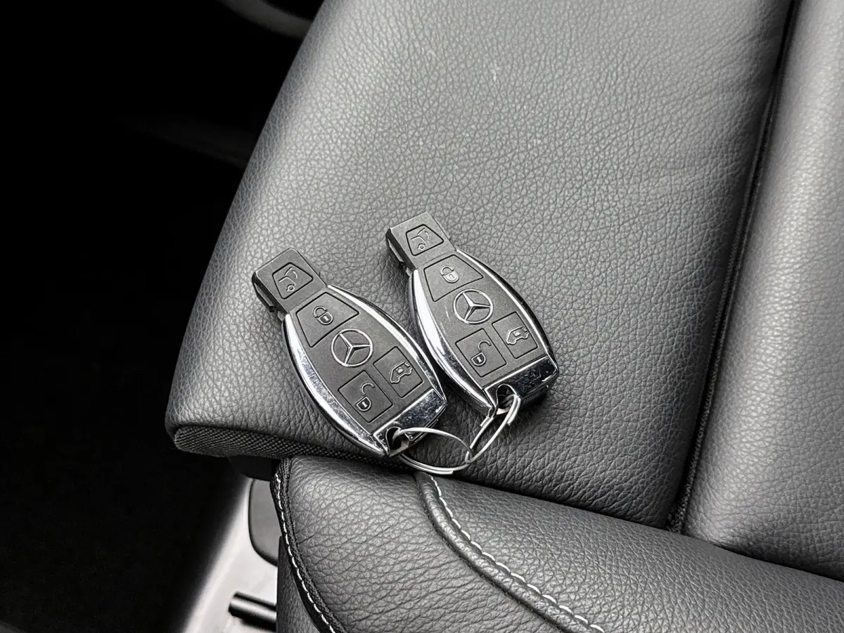 250d 4-MATIC L3 XL AMG 6-persoons Elektrische schuifdeuren Distronic Burmester Trekhaak afneembaar 2500kg