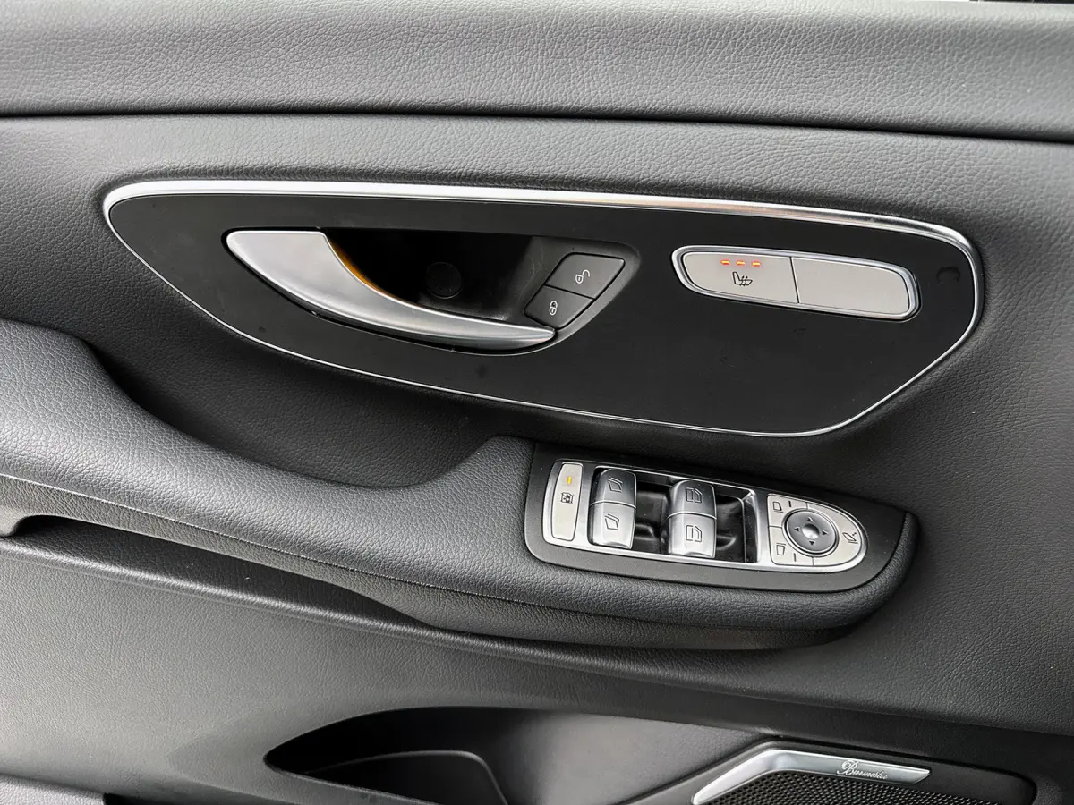 250d 4-MATIC Extra-Lang AMG 6-persoons Elektrische schuifdeuren Distronic Burmester Trekhaak afneembaar 2500kg