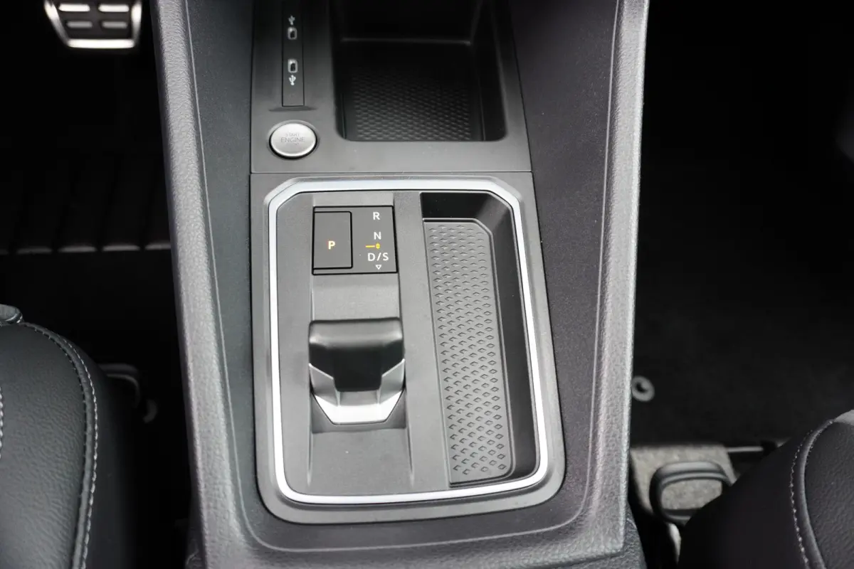 Maxi L2 150pk Plug-in Hybride Style Trekhaak Automaat Apple Carplay Navigatie Camera Parkeersensoren LED 5 persoons ACC Cruise control