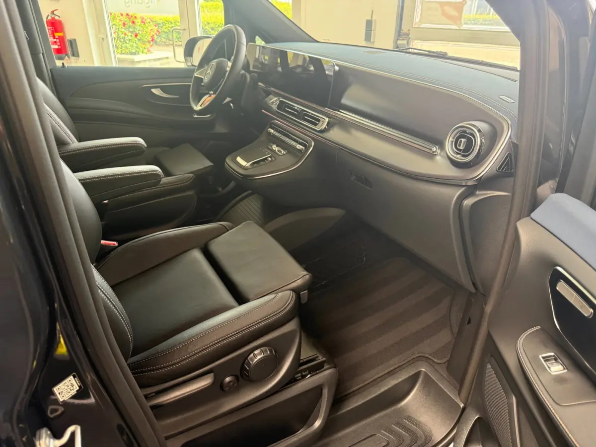 300 L2 Facelift - 8-pers - AMG - Inter. & Exter. pakket - 360 - Elec. deuren - Vol Opties - Incl. Garantie