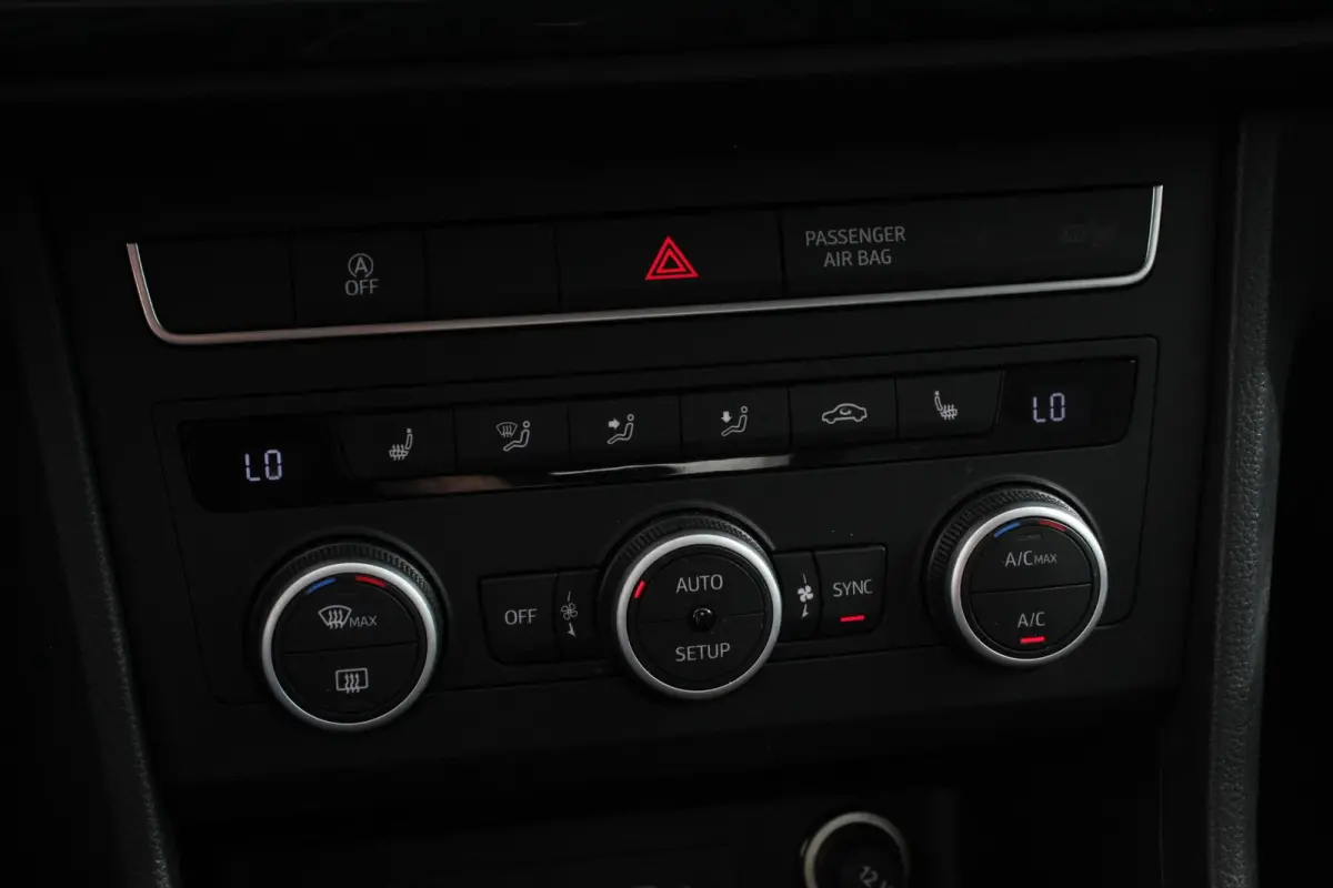 1.5 TSI DSG Style Nieuw type Climate Control Parkeer sensoren Cruise control DAB Led Lichtmetalen Velgen