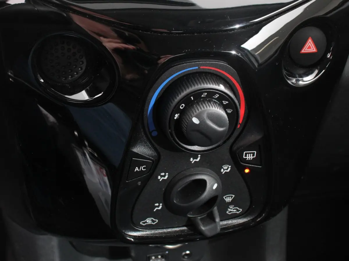 1.0 VTi Feel Airco Carplay Navigatie Achteruitrijcamera NL Auto NAP