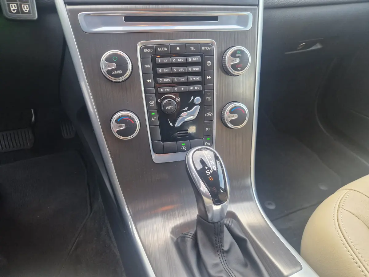 T5 Nederlandse auto | Beige Leder | 133.700 km | nieuwe distrubutie | High Performance audio | etc
