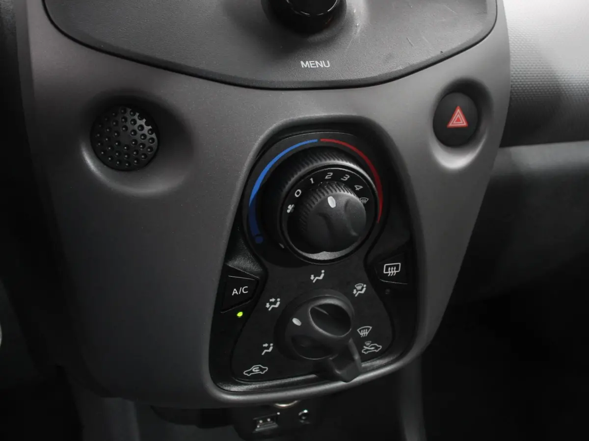 1.0 e-VTi Active Airco Bluetooth Led DAB 5 deurs