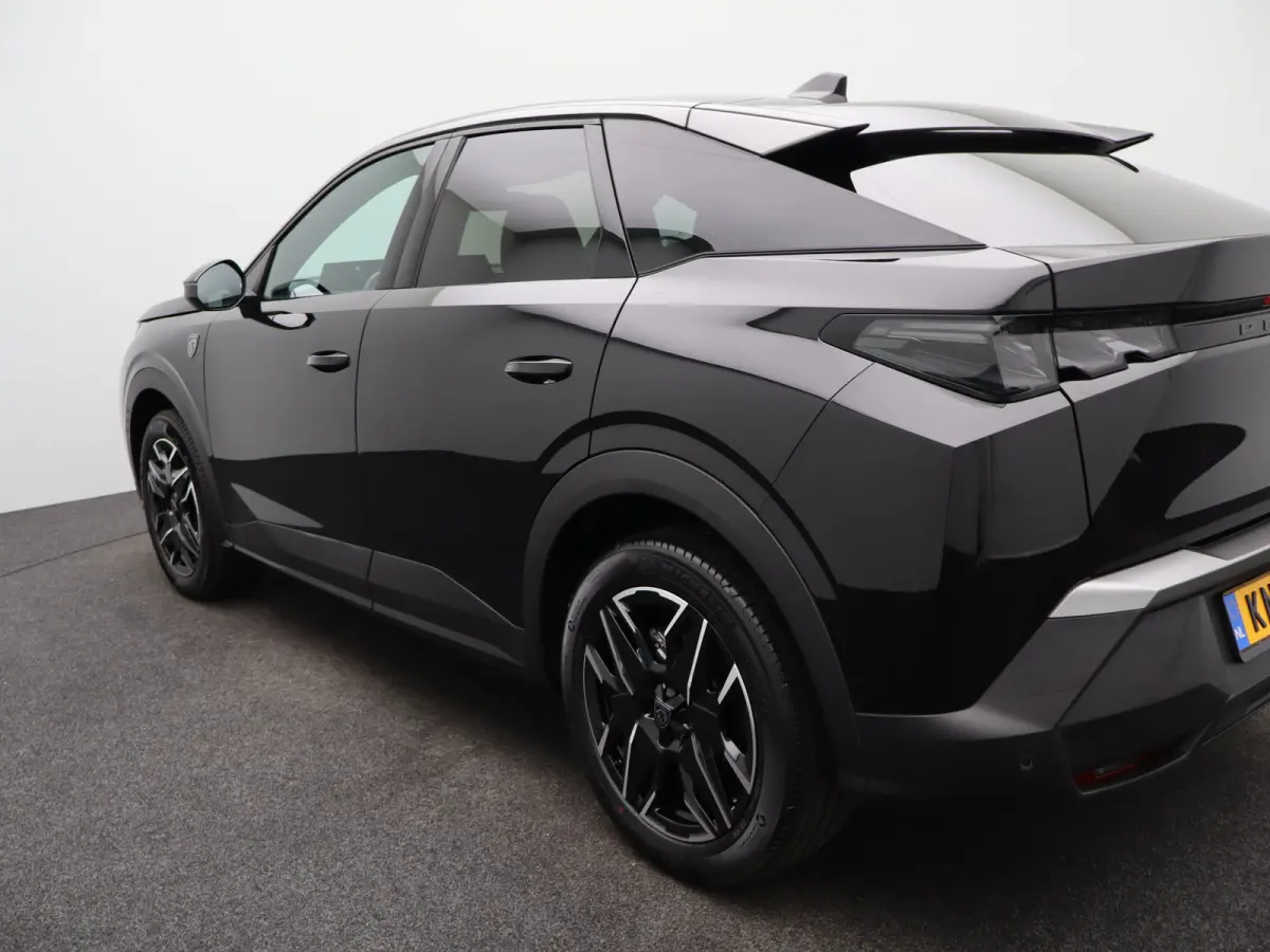 1.2 Hybrid 145 GT Camera | Cruise Control Adaptief | Stoel en Stuur Verwarming | 19" Lichtmetalen Velgen | Parkeersensoren Voor en Achter | Keyless