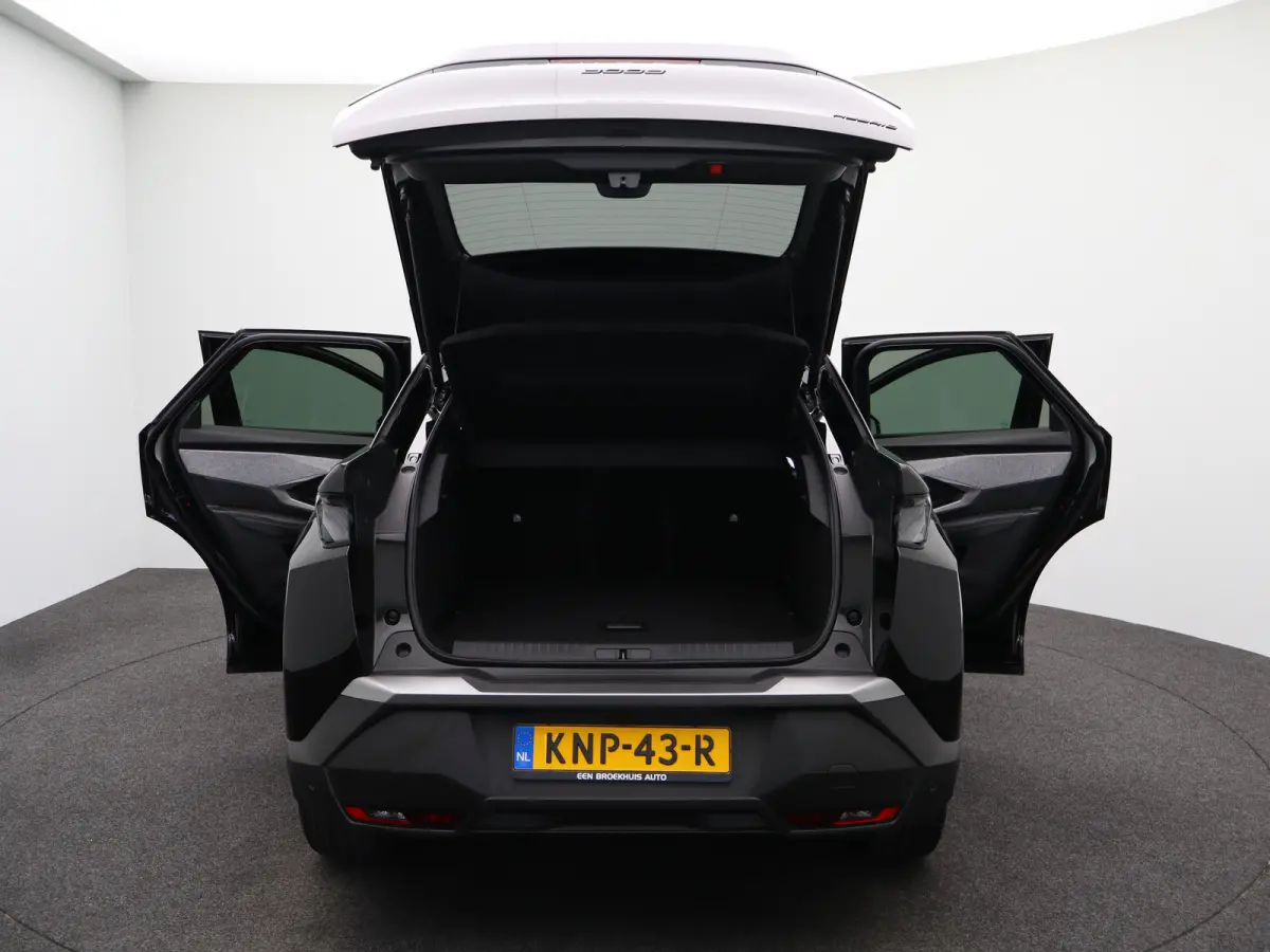 1.2 Hybrid 145 GT Camera | Cruise Control Adaptief | Stoel en Stuur Verwarming | 19" Lichtmetalen Velgen | Parkeersensoren Voor en Achter | Keyless