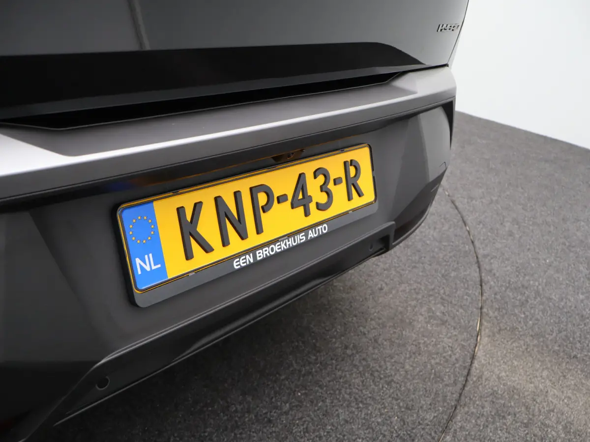 1.2 Hybrid 145 GT Camera | Cruise Control Adaptief | Stoel en Stuur Verwarming | 19" Lichtmetalen Velgen | Parkeersensoren Voor en Achter | Keyless