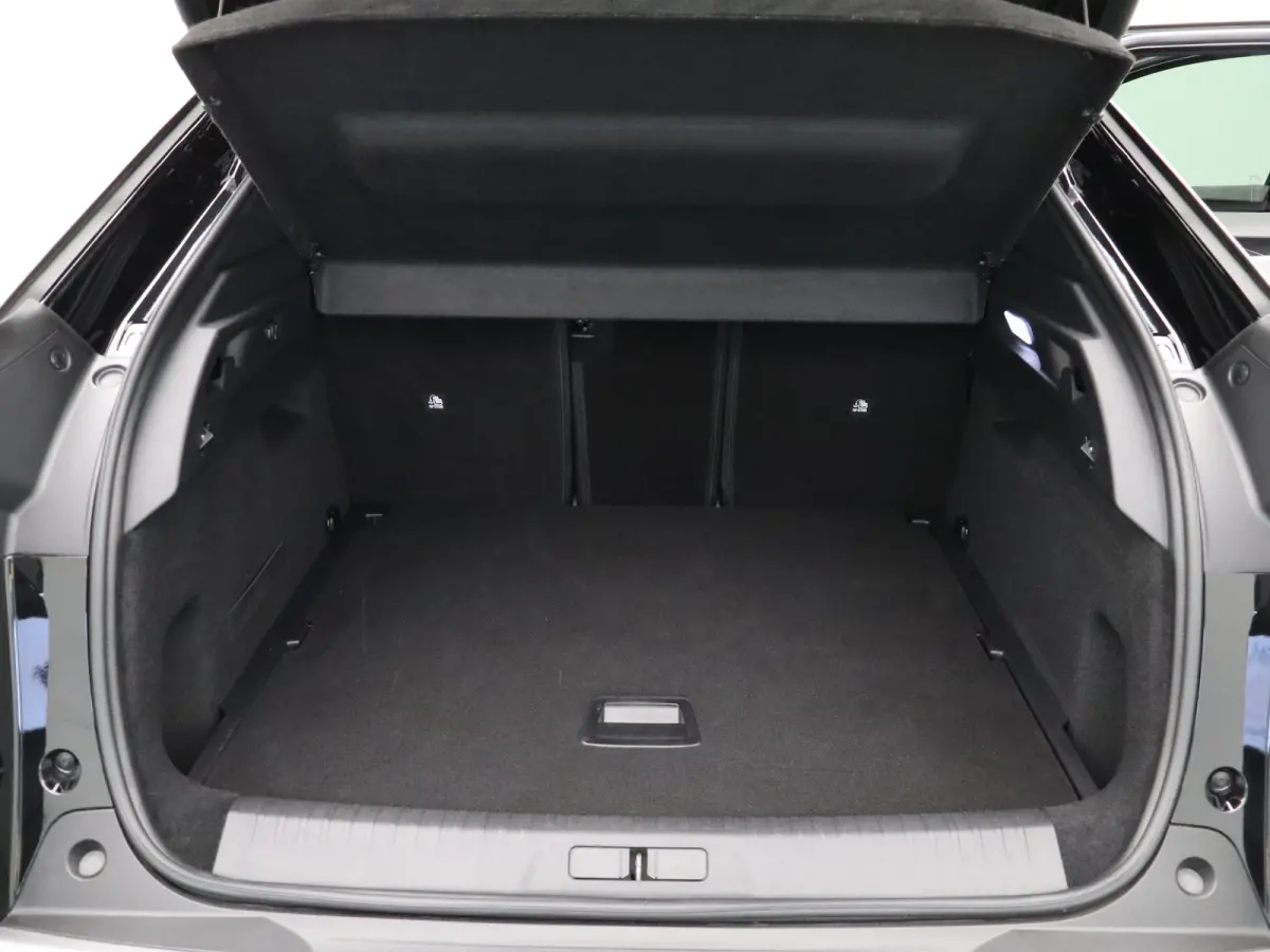 1.2 Hybrid 145 GT Camera | Cruise Control Adaptief | Stoel en Stuur Verwarming | 19" Lichtmetalen Velgen | Parkeersensoren Voor en Achter | Keyless
