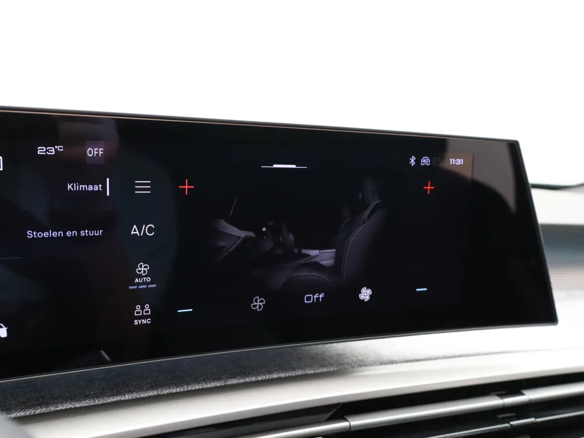 1.2 Hybrid 145 GT Camera | Cruise Control Adaptief | Stoel en Stuur Verwarming | 19" Lichtmetalen Velgen | Parkeersensoren Voor en Achter | Keyless