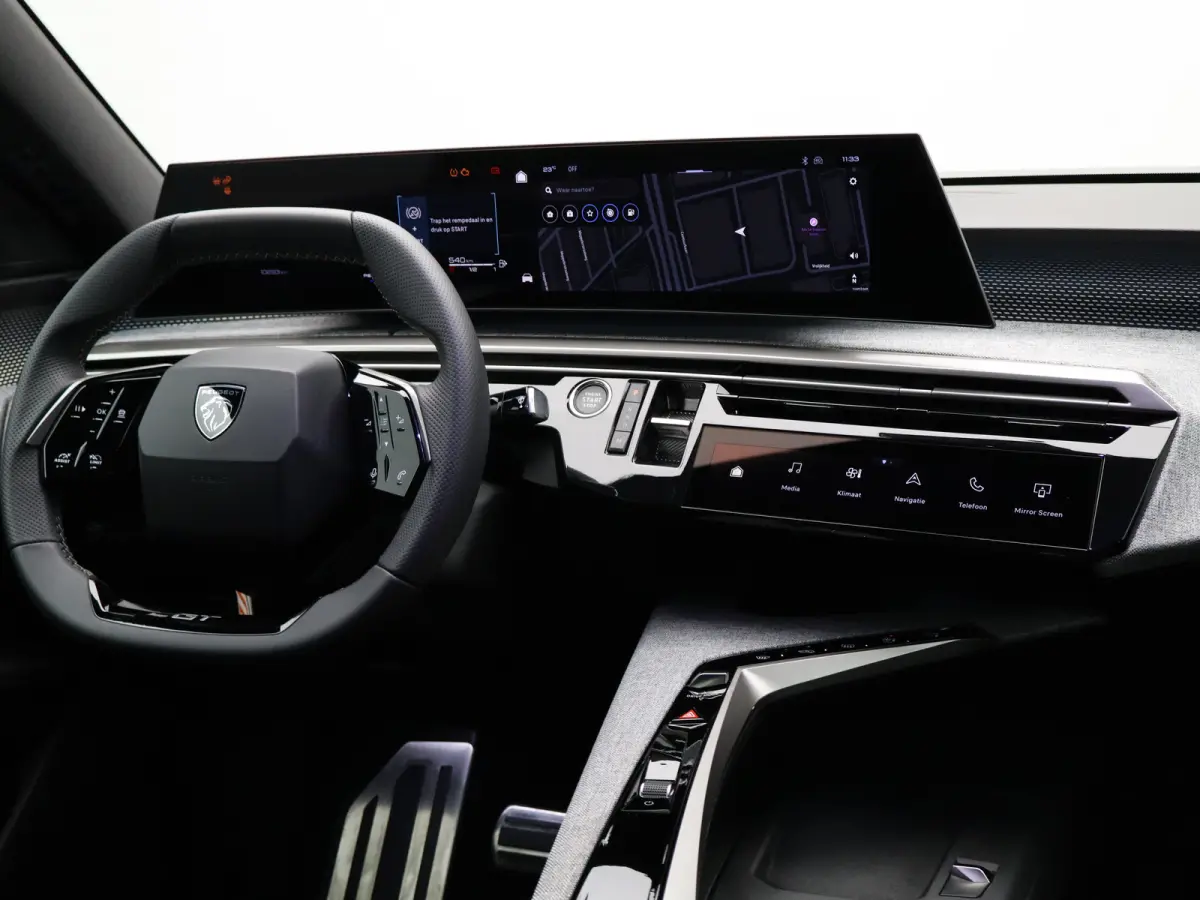 1.2 Hybrid 145 GT Camera | Cruise Control Adaptief | Stoel en Stuur Verwarming | 19" Lichtmetalen Velgen | Parkeersensoren Voor en Achter | Keyless
