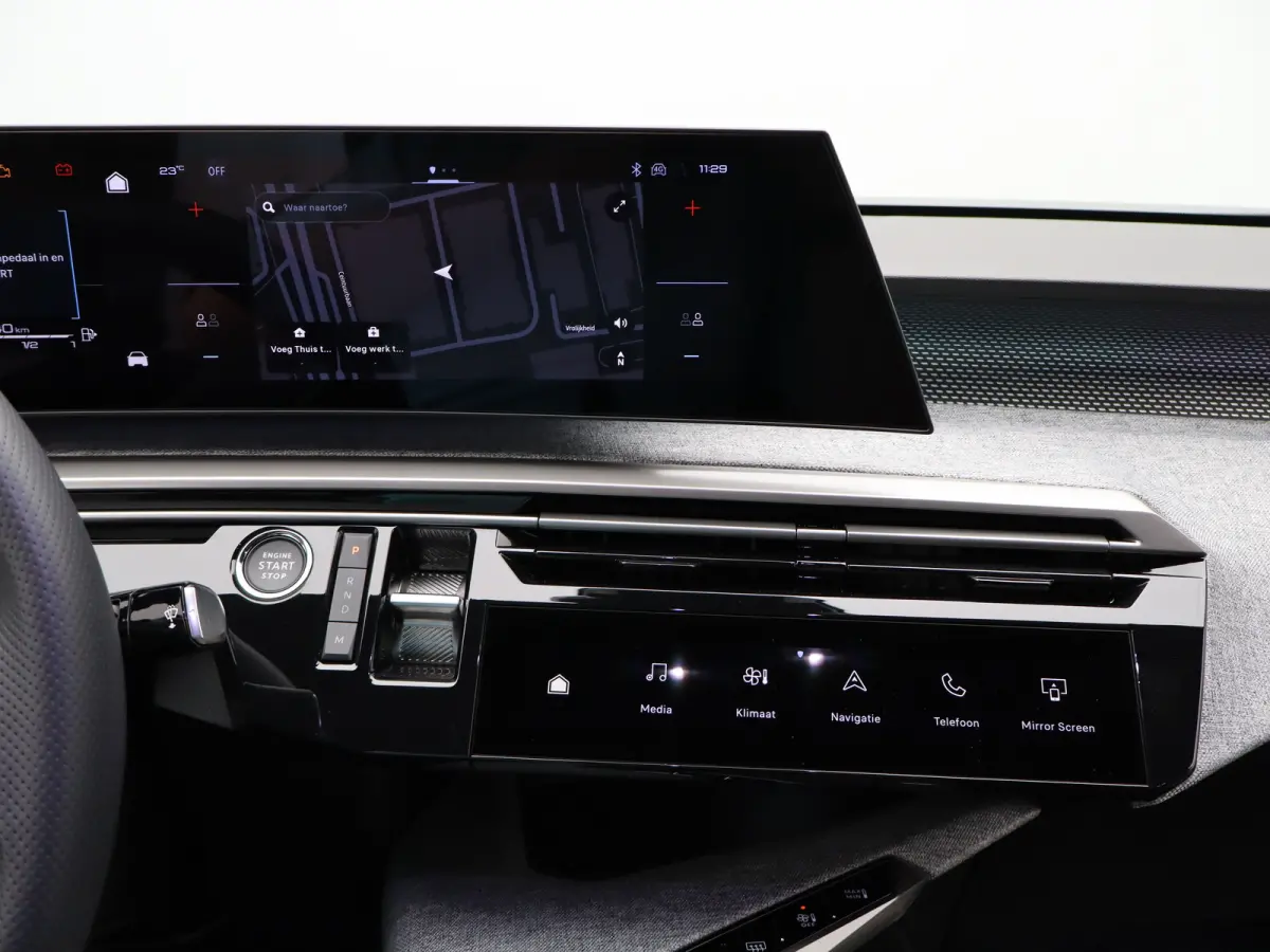 1.2 Hybrid 145 GT Camera | Cruise Control Adaptief | Stoel en Stuur Verwarming | 19" Lichtmetalen Velgen | Parkeersensoren Voor en Achter | Keyless