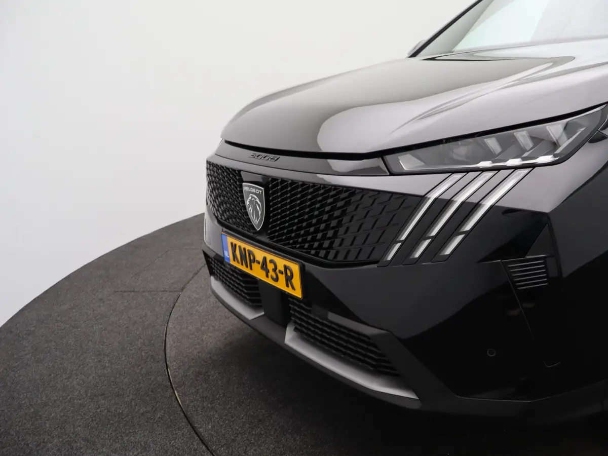 1.2 Hybrid 145 GT Camera | Cruise Control Adaptief | Stoel en Stuur Verwarming | 19" Lichtmetalen Velgen | Parkeersensoren Voor en Achter | Keyless