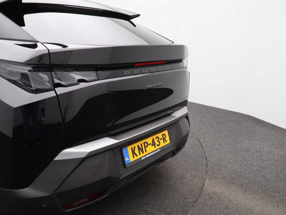 1.2 Hybrid 145 GT Camera | Cruise Control Adaptief | Stoel en Stuur Verwarming | 19" Lichtmetalen Velgen | Parkeersensoren Voor en Achter | Keyless