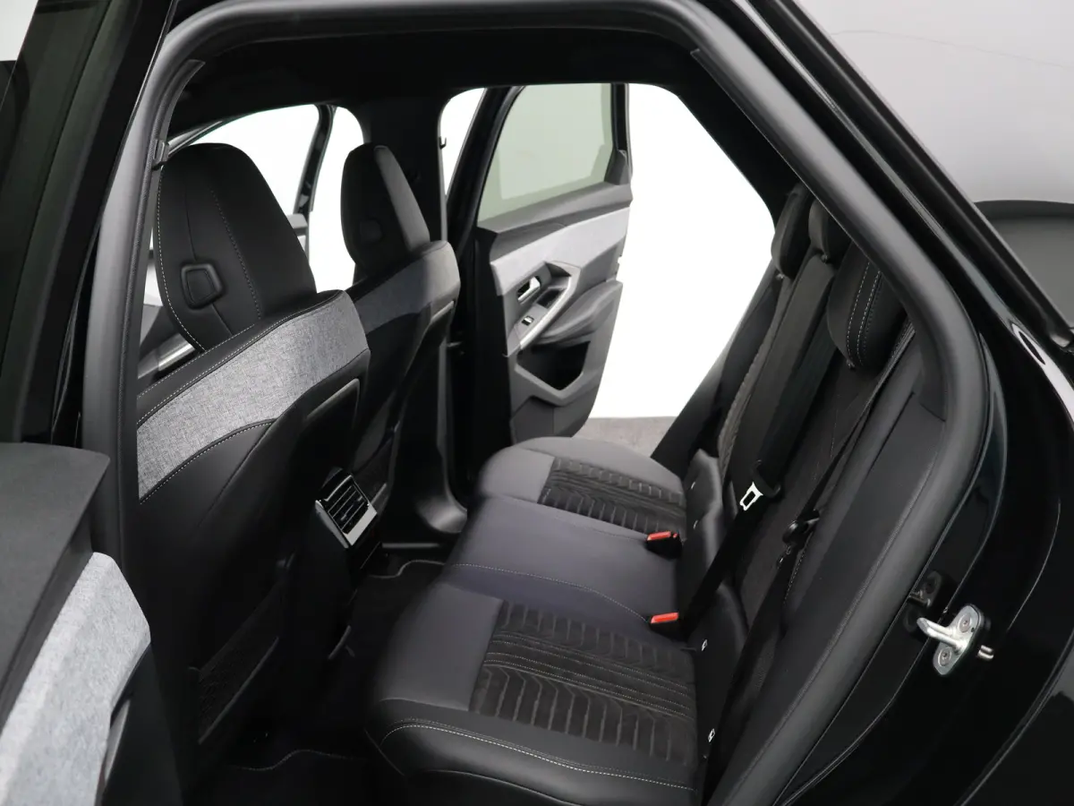 1.2 Hybrid 145 GT Camera | Cruise Control Adaptief | Stoel en Stuur Verwarming | 19" Lichtmetalen Velgen | Parkeersensoren Voor en Achter | Keyless