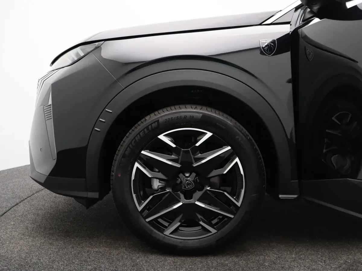 1.2 Hybrid 145 GT Camera | Cruise Control Adaptief | Stoel en Stuur Verwarming | 19" Lichtmetalen Velgen | Parkeersensoren Voor en Achter | Keyless