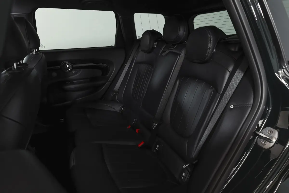 2.0 JCW ALL4 Chili | S/K-Panodak | Adapt. Cruise | Stoelverw. | PDC | Camera | NAV + App.Connect | ECC | Harman Kardon | LM 19" |