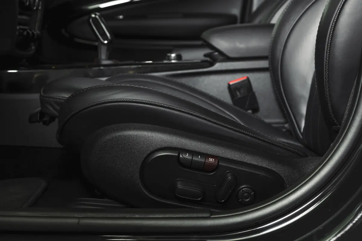 2.0 JCW ALL4 Chili | S/K-Panodak | Adapt. Cruise | Stoelverw. | PDC | Camera | NAV + App.Connect | ECC | Harman Kardon | LM 19" |
