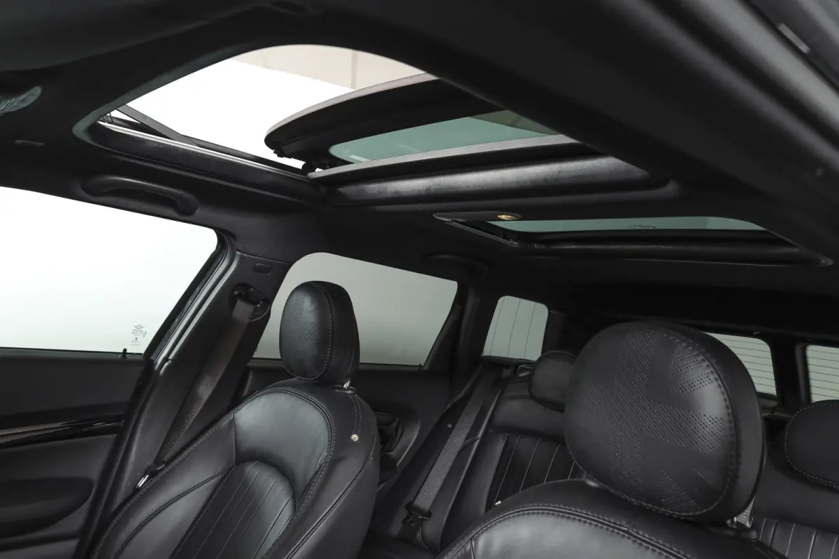 2.0 JCW ALL4 Chili | S/K-Panodak | Adapt. Cruise | Stoelverw. | PDC | Camera | NAV + App.Connect | ECC | Harman Kardon | LM 19" |