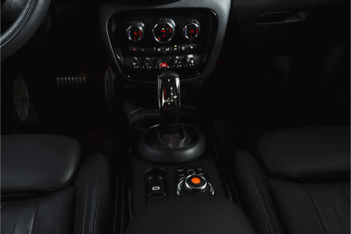 2.0 JCW ALL4 Chili | S/K-Panodak | Adapt. Cruise | Stoelverw. | PDC | Camera | NAV + App.Connect | ECC | Harman Kardon | LM 19" |