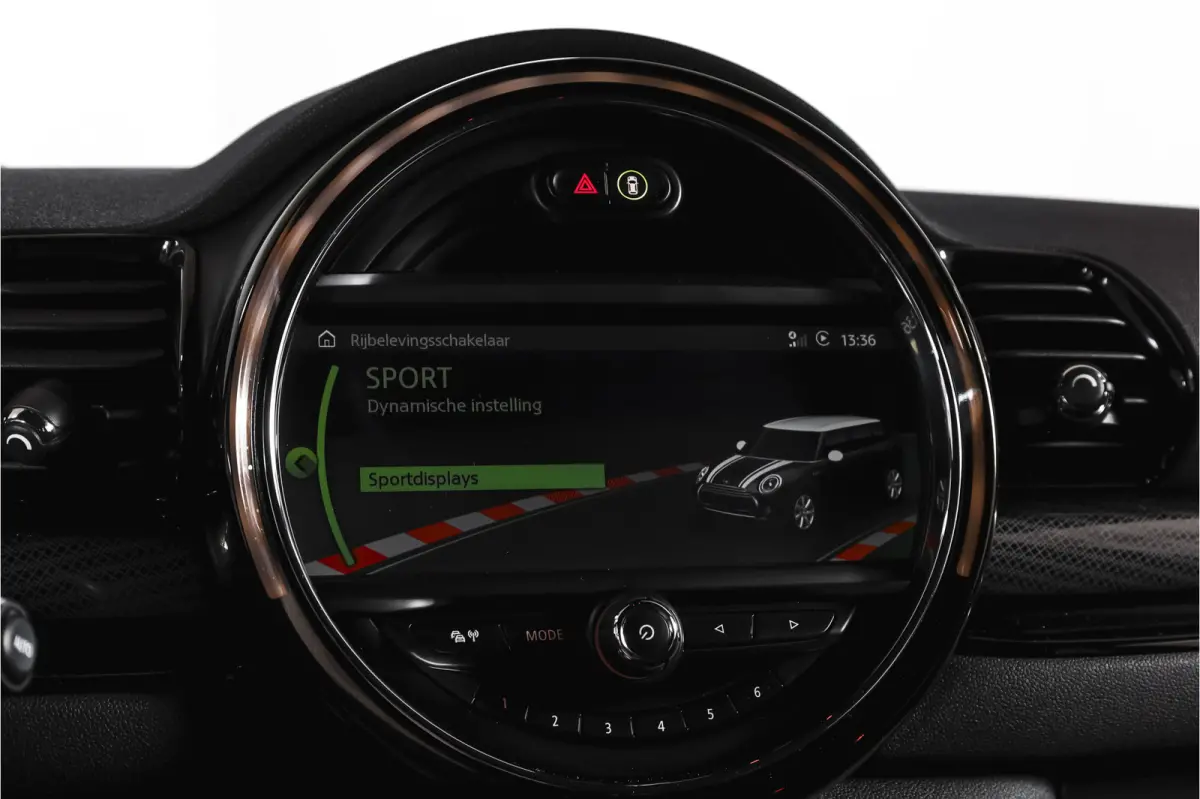 2.0 JCW ALL4 Chili | S/K-Panodak | Adapt. Cruise | Stoelverw. | PDC | Camera | NAV + App.Connect | ECC | Harman Kardon | LM 19" |