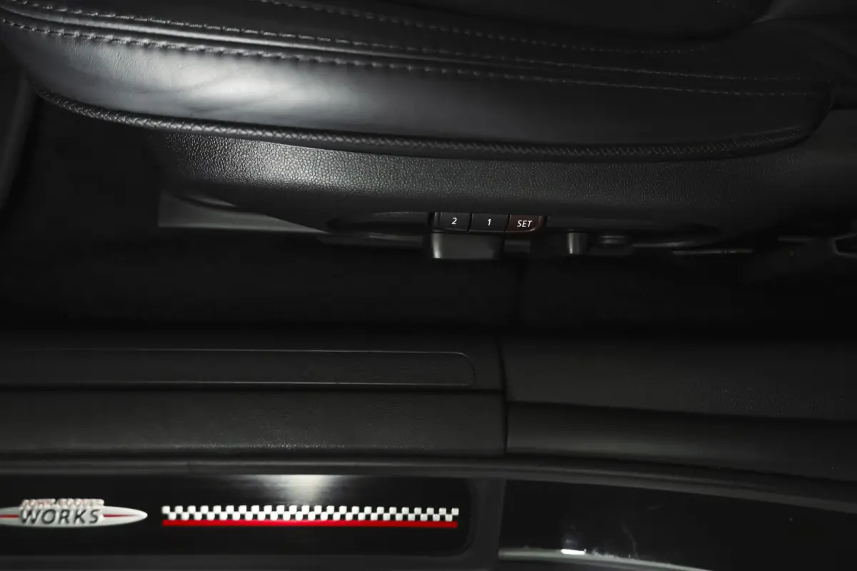 2.0 JCW ALL4 Chili | S/K-Panodak | Adapt. Cruise | Stoelverw. | PDC | Camera | NAV + App.Connect | ECC | Harman Kardon | LM 19" |