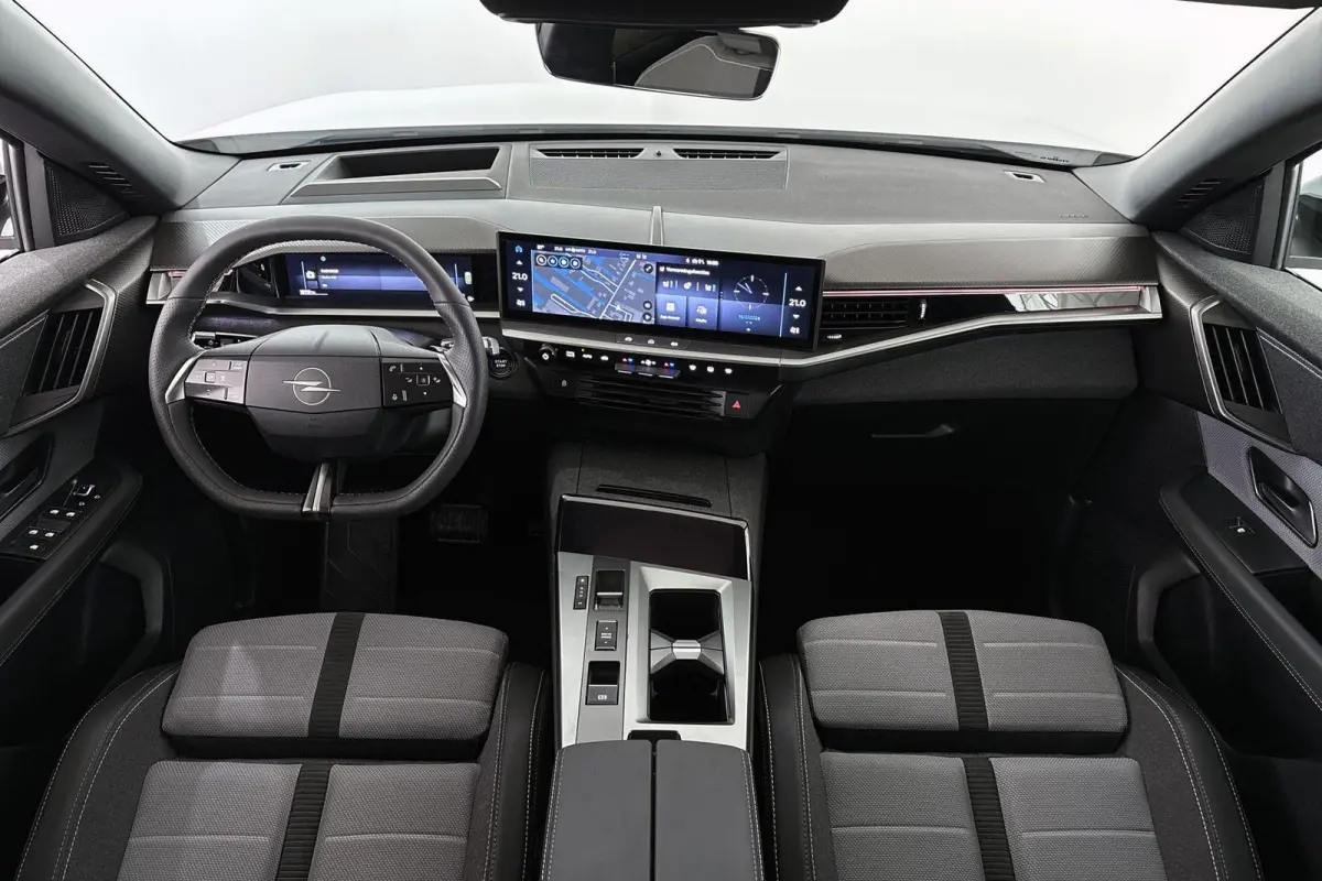 1.2 Turbo Hybrid GS 360 Camera Head-Up Display Apple CarPlay