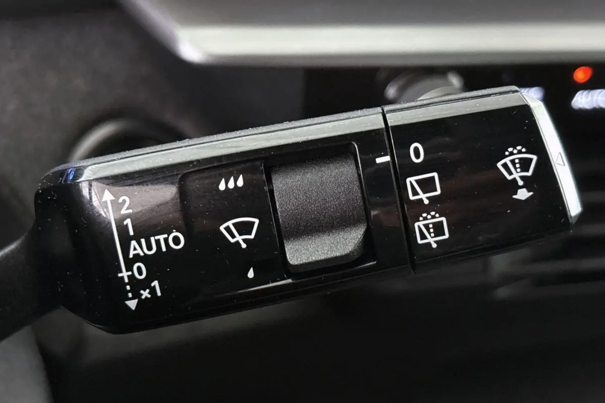 1.2 Turbo Hybrid GS 360 Camera Head-Up Display Apple CarPlay