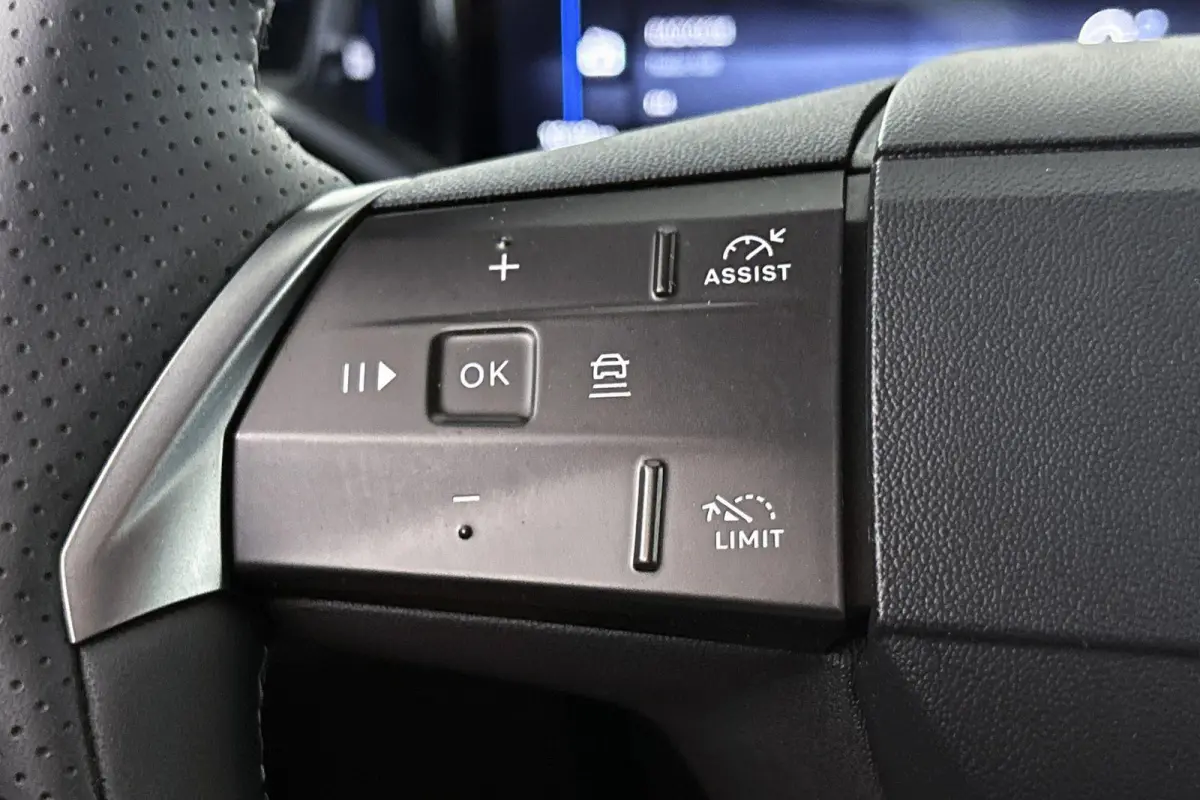 1.2 Turbo Hybrid GS 360 Camera Head-Up Display Apple CarPlay