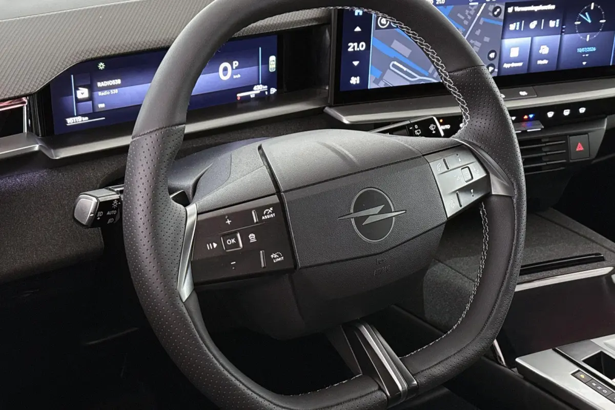 1.2 Turbo Hybrid GS 360 Camera Head-Up Display Apple CarPlay