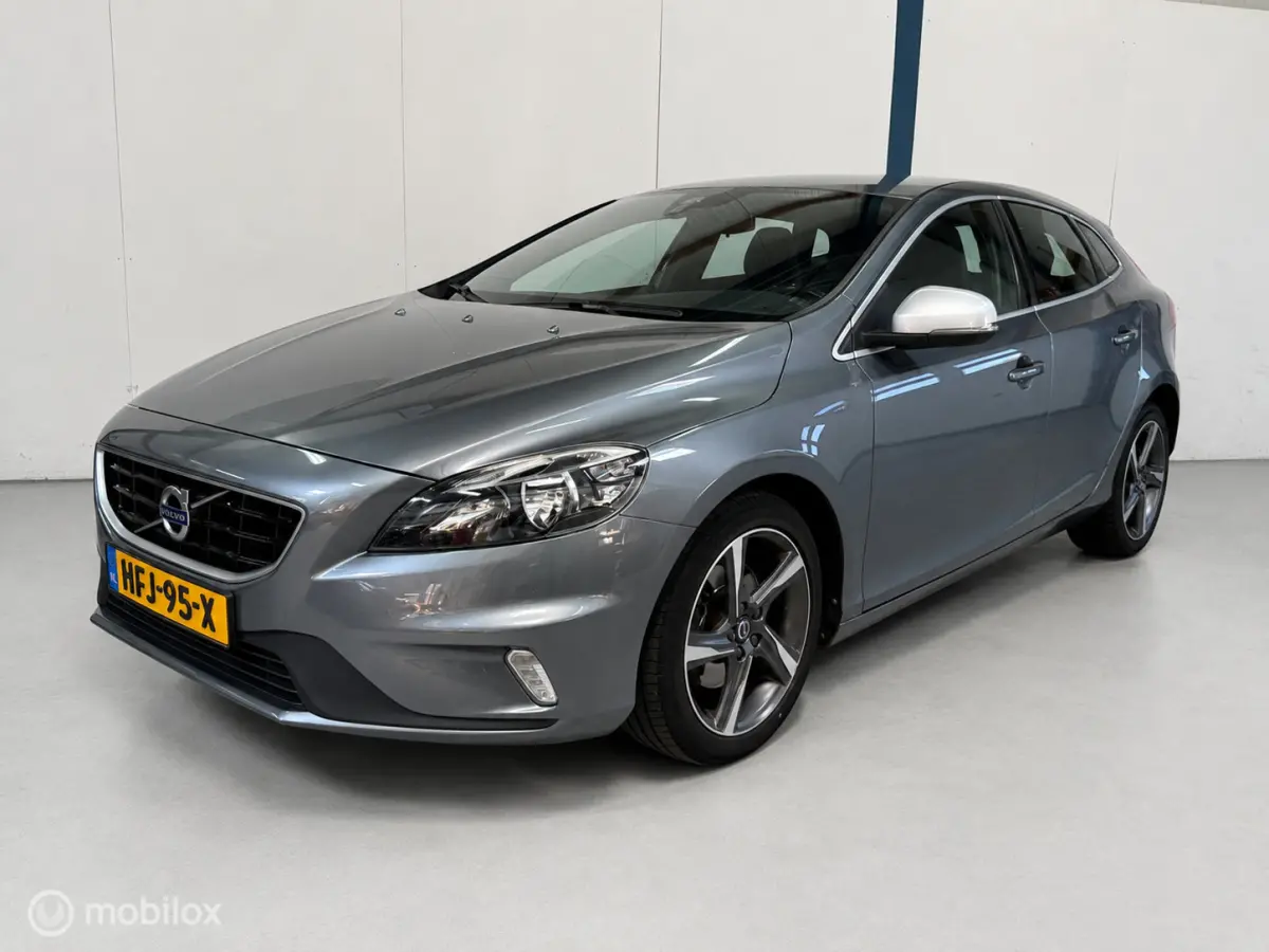 2.0 T2 R-Design NAVIGATIE