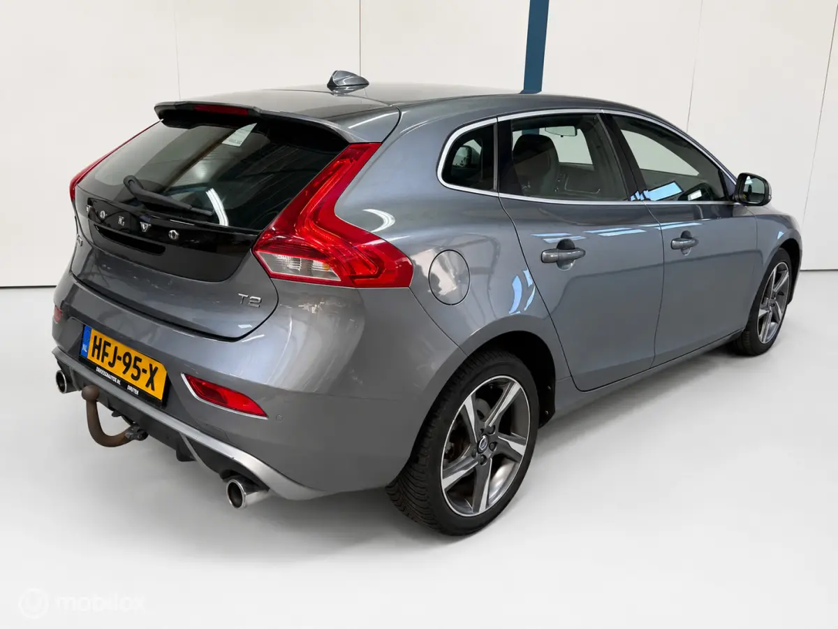 2.0 T2 R-Design NAVIGATIE