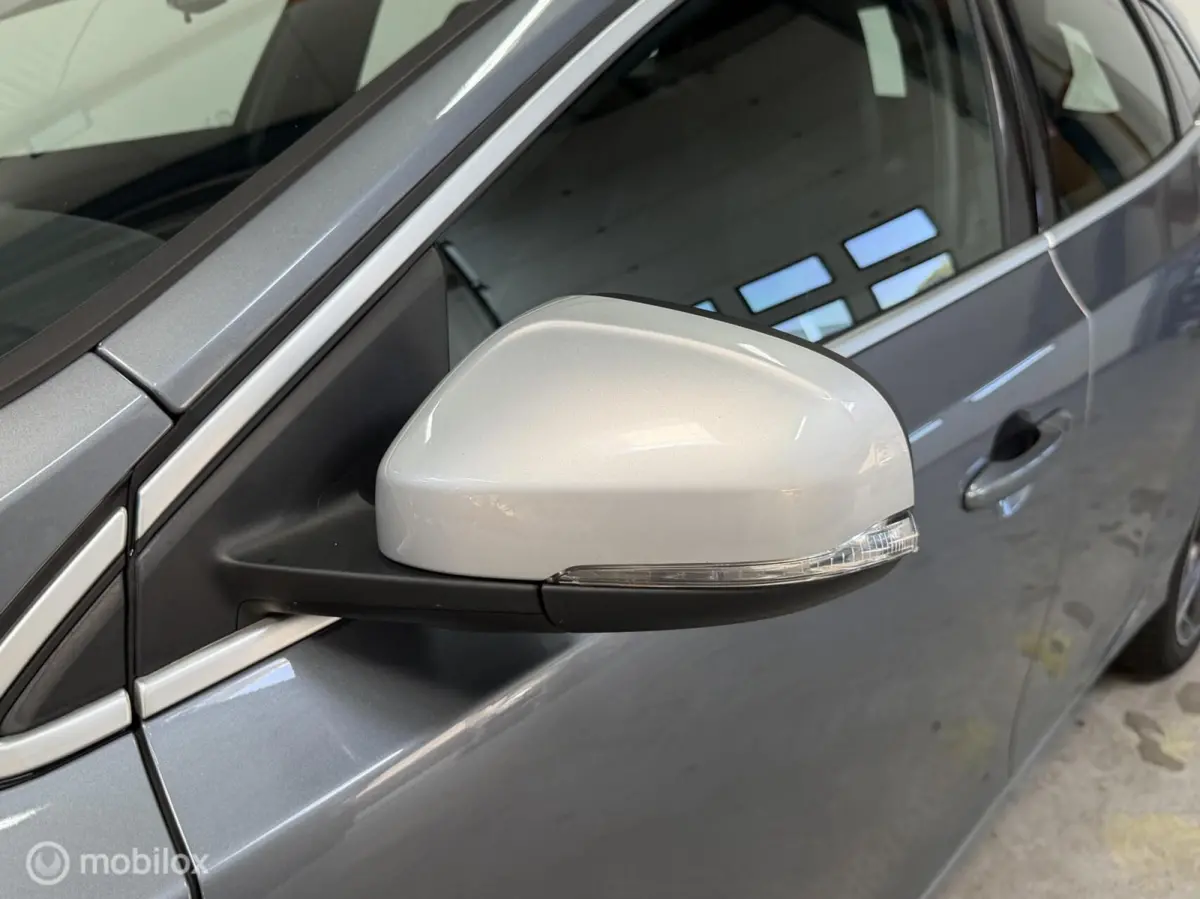 2.0 T2 R-Design NAVIGATIE