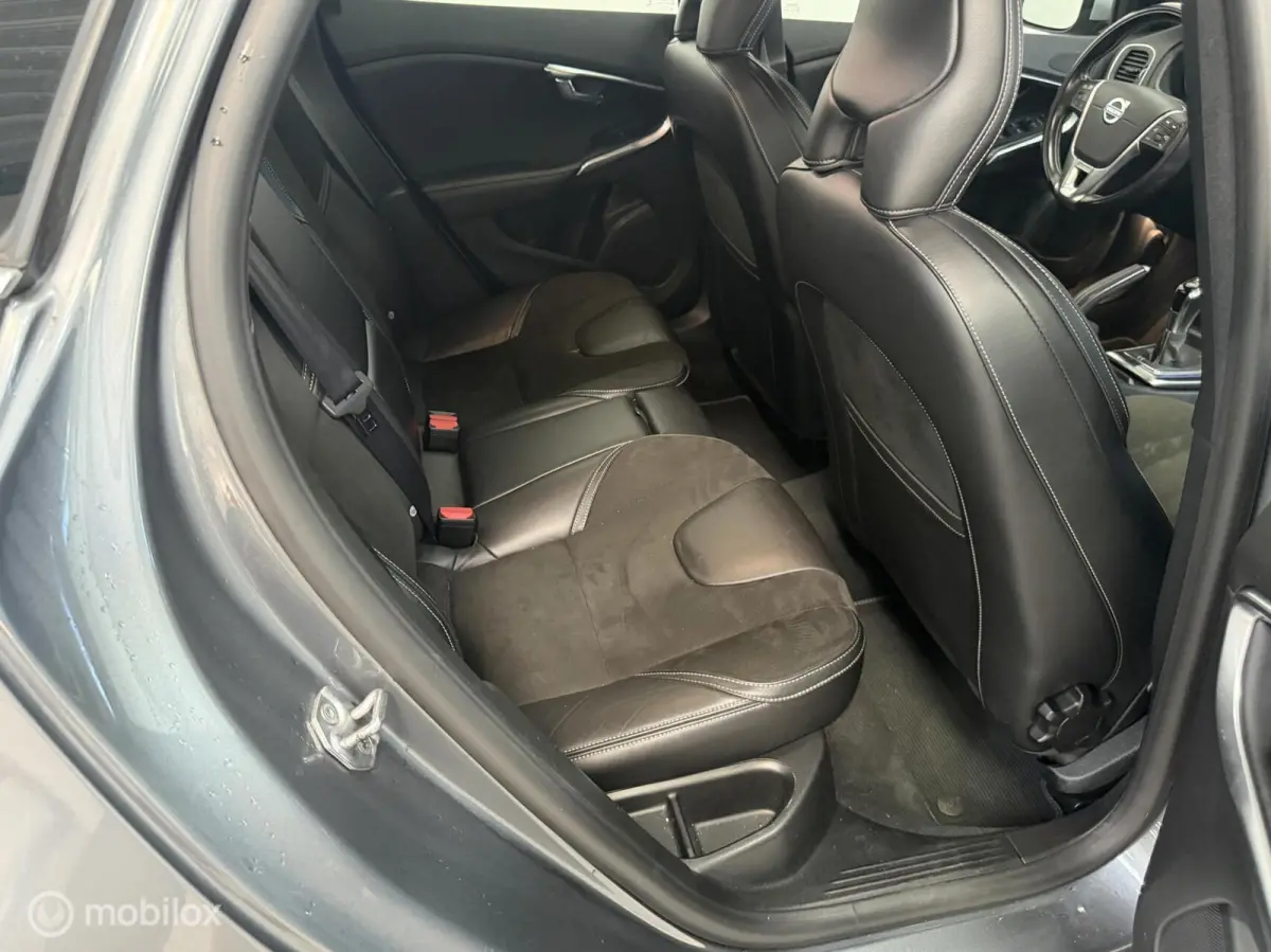 2.0 T2 R-Design NAVIGATIE