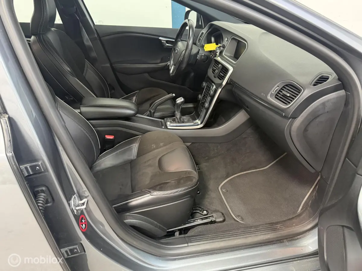 2.0 T2 R-Design NAVIGATIE