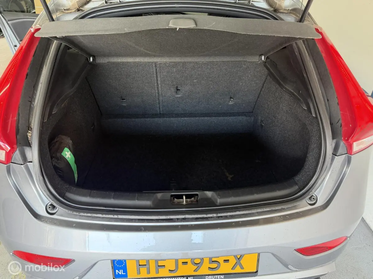 2.0 T2 R-Design NAVIGATIE