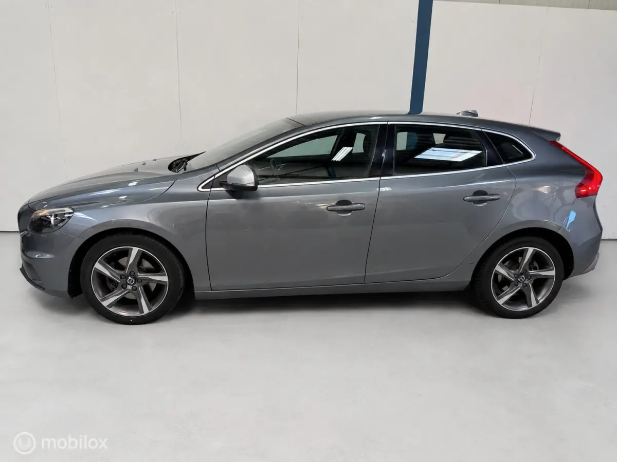 2.0 T2 R-Design NAVIGATIE