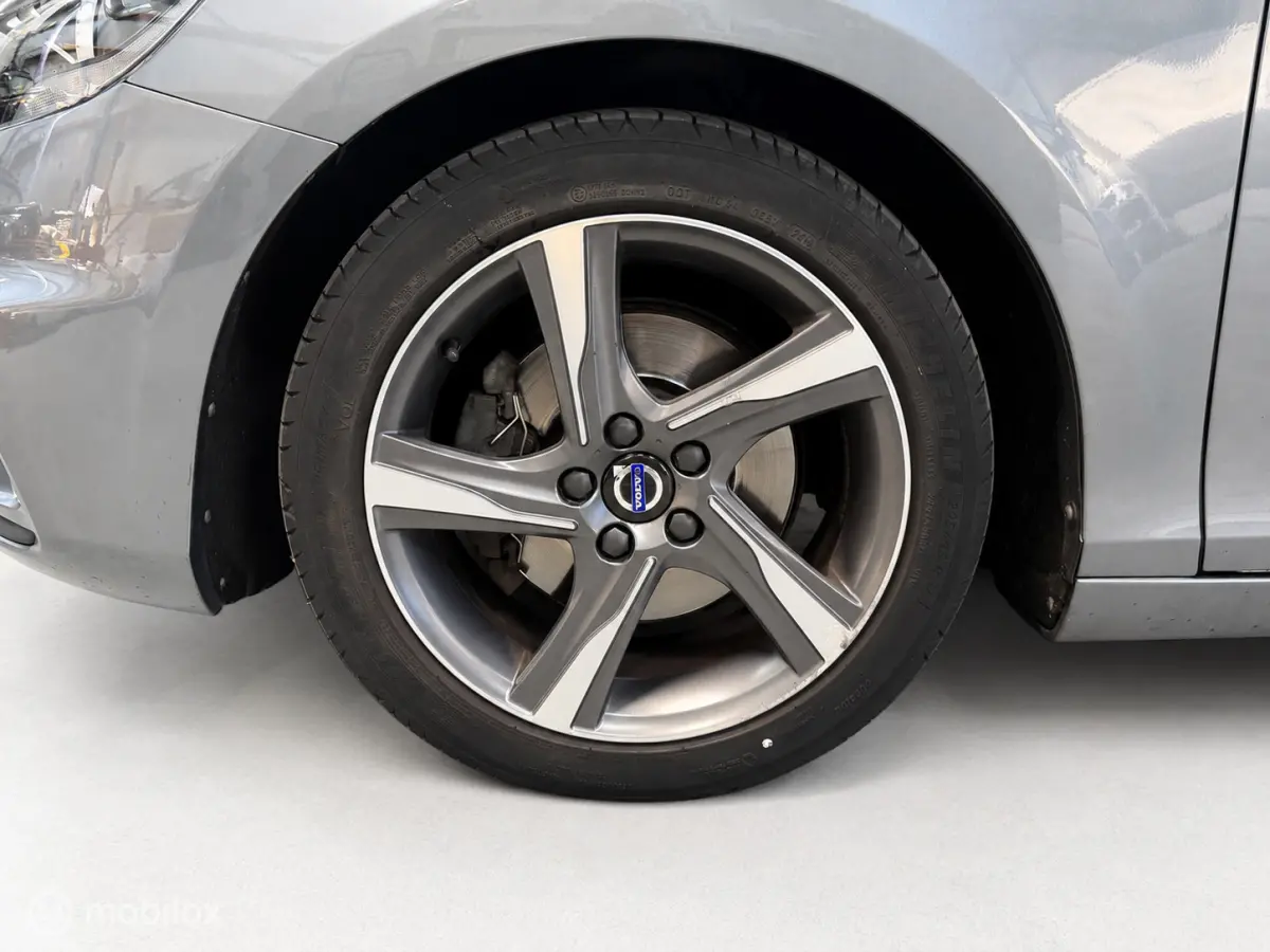 2.0 T2 R-Design NAVIGATIE