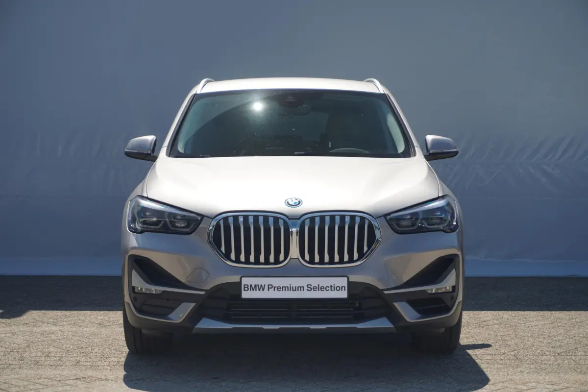 xDrive25e | Trekhaak | Active Cruise Control | Head-Up Display | Comfort Access