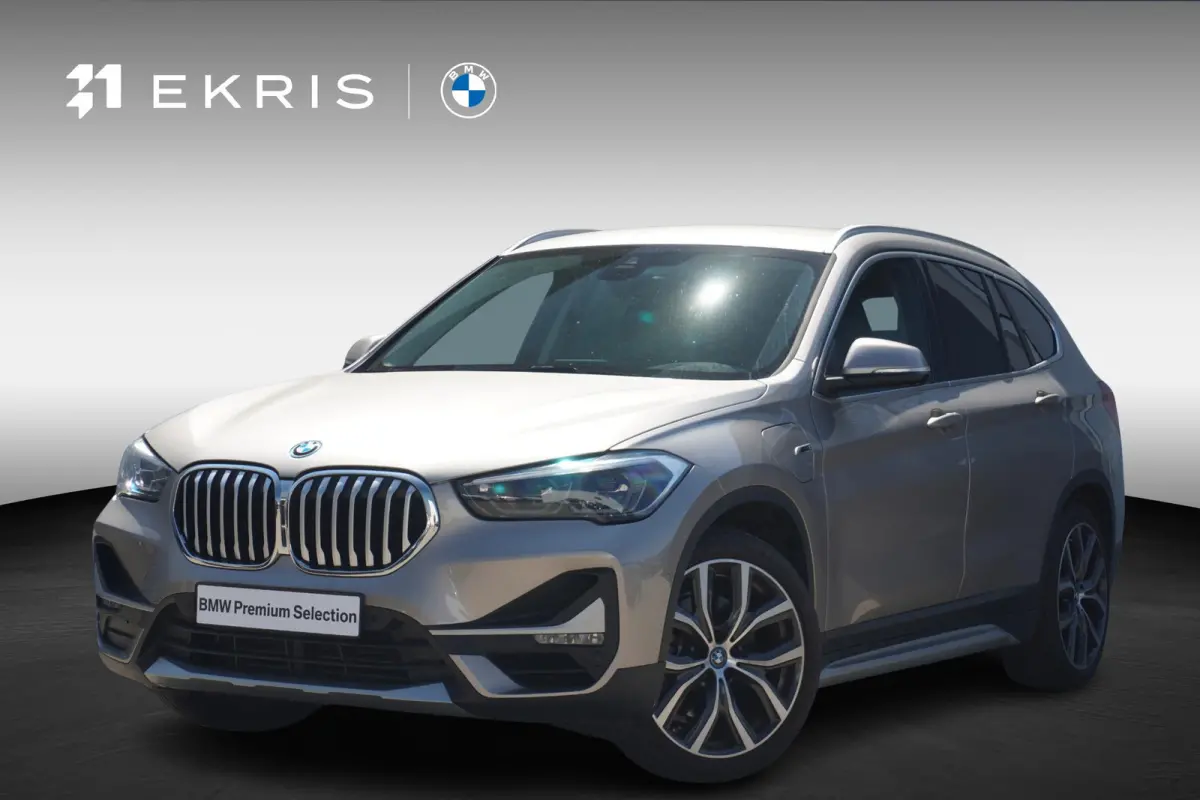 xDrive25e | Trekhaak | Active Cruise Control | Head-Up Display | Comfort Access
