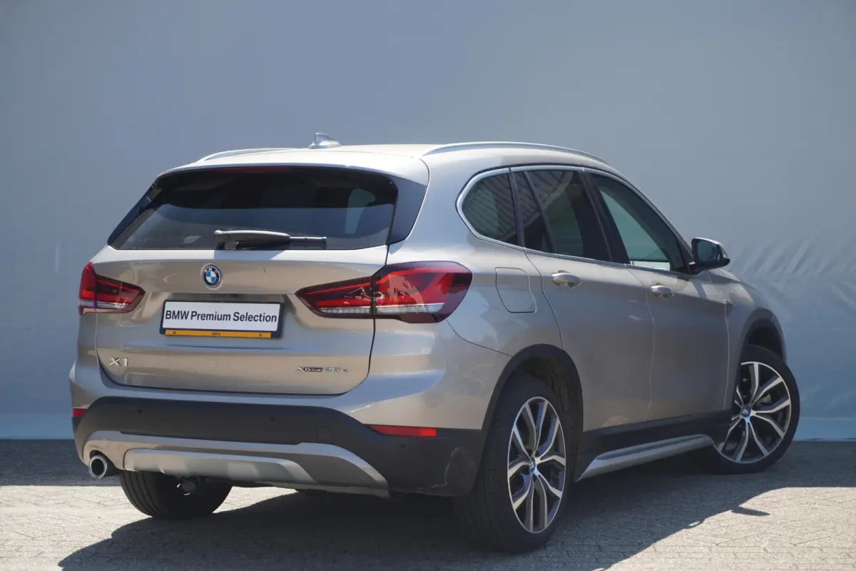 xDrive25e | Trekhaak | Active Cruise Control | Head-Up Display | Comfort Access