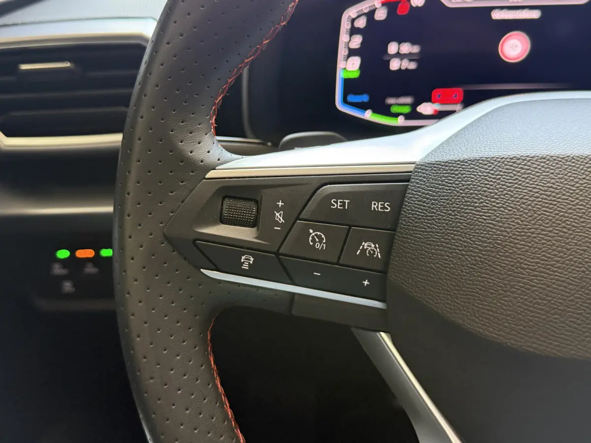 1.4 TSI eHybrid PHEV FR Business Intense | Keyless | Apple Carplay | Stoel/Stuurverwarming | Camera