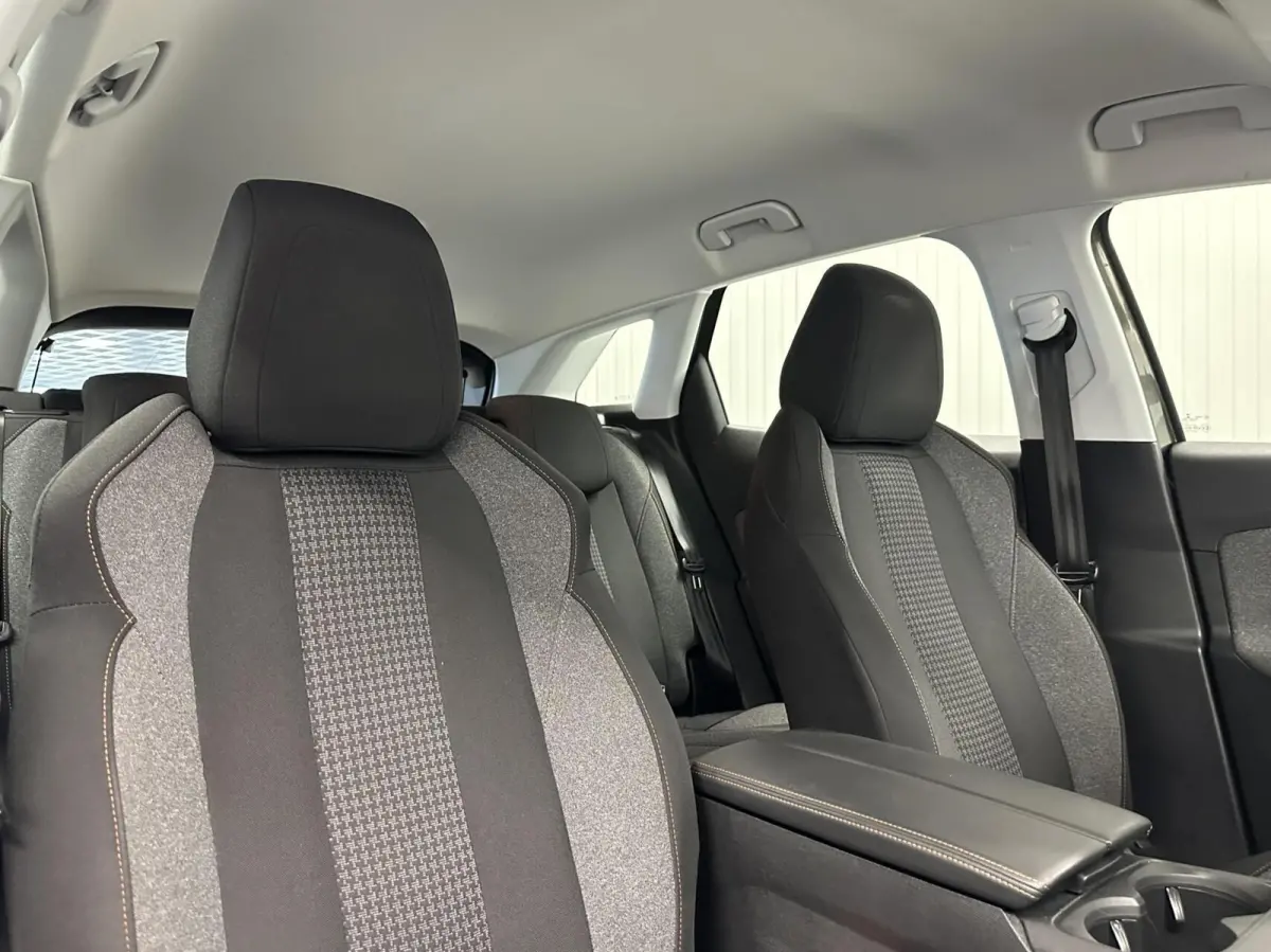 1.2 PureTech Blue Lease Executive|Trekhaak|Navi|Carplay|