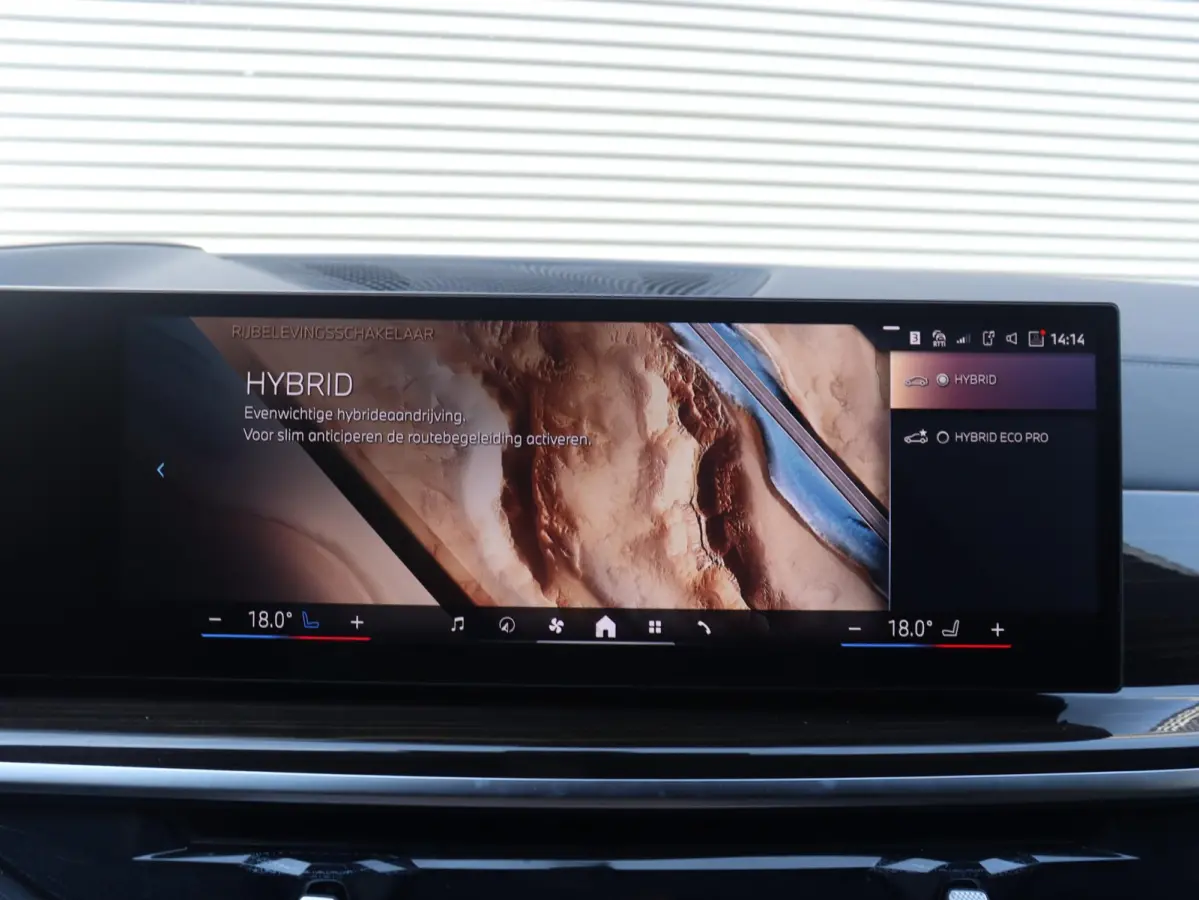 xDrive50e | M Sportpakket Pro | Panodak | Head-Up | Massage | Sky Lounge | Driving Assistant Prof. | Harman Kardon | Stoelventilatie | Soft Close | Parking Assistant Prof. | SOH 100% | 21'' 